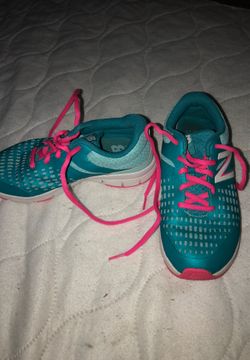 NB running shoes size 1.5