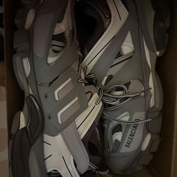 Balinciaga tracks grey