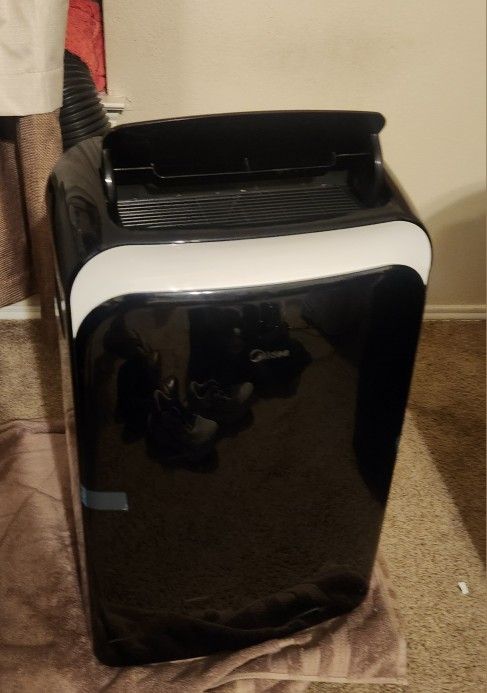 Midea 13,500 BTU Portable Air Conditioner Works Great, Incluye Control Remoto 