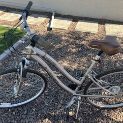 Schwinn Clear Creek Women’s Hybrid Bike