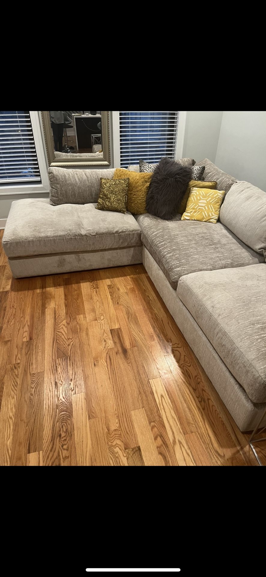 Comfy Modern Sectional Couch w/ Chaise – Great Condition!