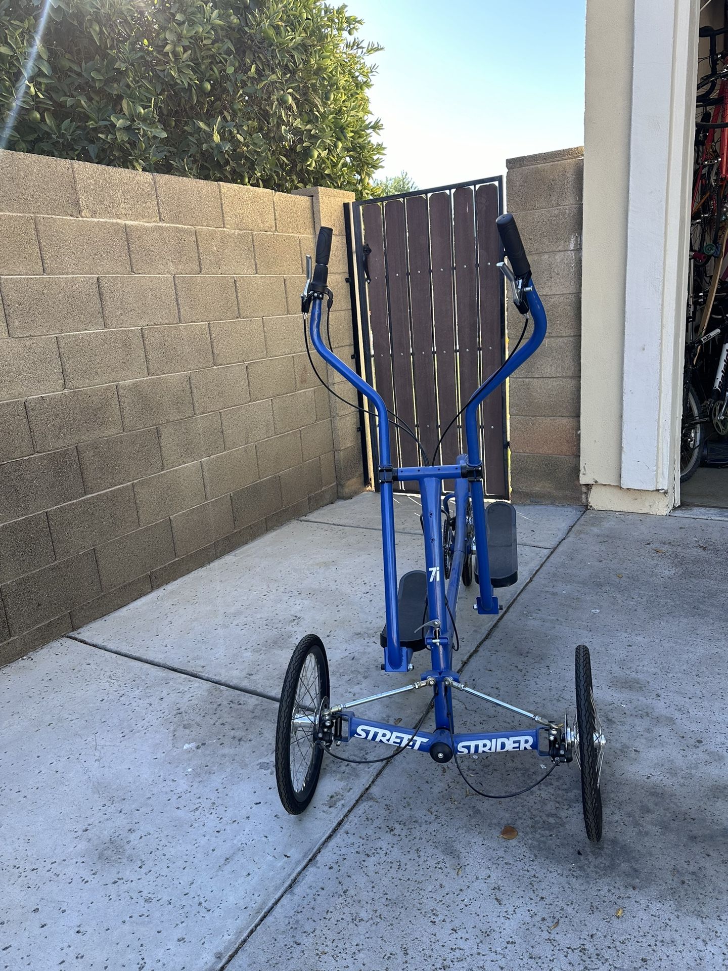 Street Strider 7i Elliptical Bike With Stand