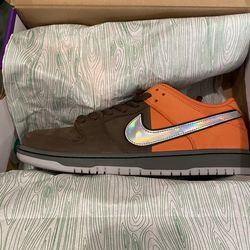 NIKE SB DUNK LOW