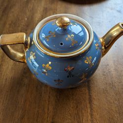 Vintage Hall China 6 Cup Teapot
