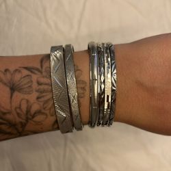 Bracelet/ Bangles 