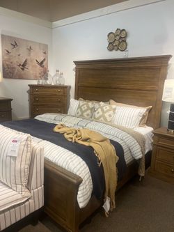 Kings size bed Tall headboard