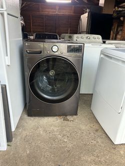 LG TurboWash 360 High Efficiency Stackable Medium ( 4.5-cu ft ) Front Load Washer ( Black