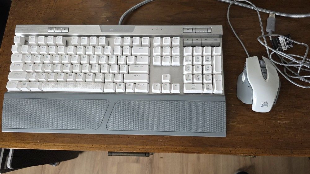 Corsair K70 RGB MK.2 SE and Corsair M65 mouse.