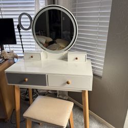 Vanity Mirror And Lights 
