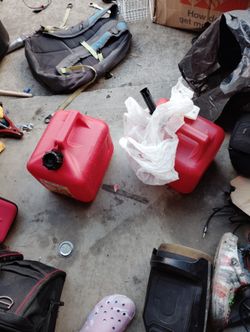 2 Gallon Gas Cans