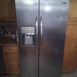 Frigidaire Gallery Refrigerator Side By Side