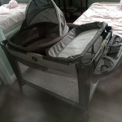 Graco Pack And Play XL With Dome Bassinet 