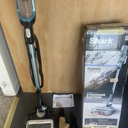 Shark Ultralight Corded Duo Clean 