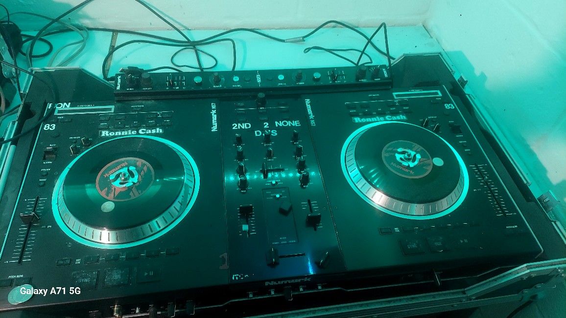 Dj Controller NS7 1