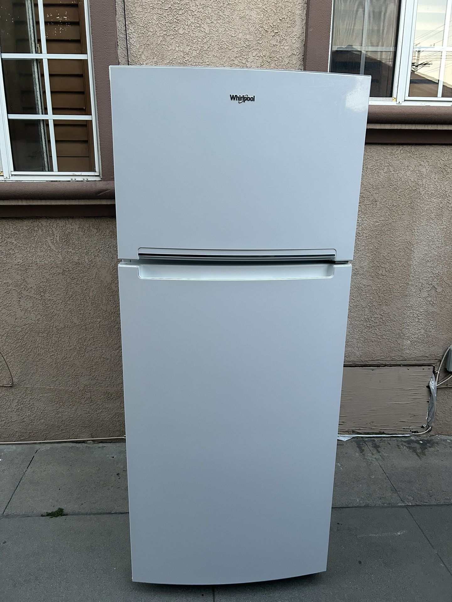 3 MONTHS WARRANTY 28x29x68 WHIRLPOOL FRIDGE WHITE 18cuft