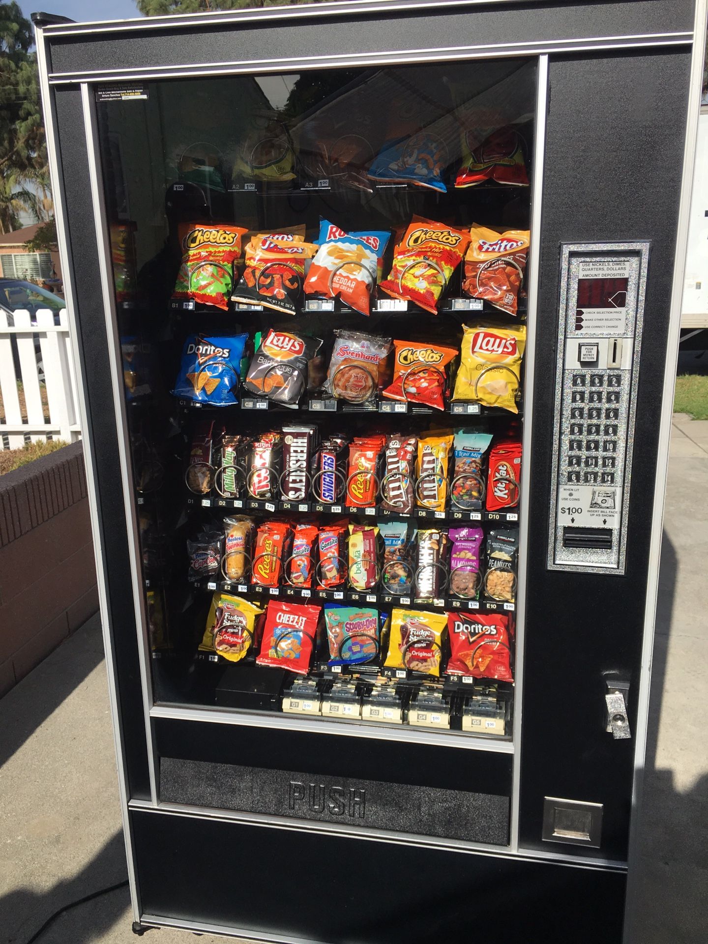 VENDING MACHINE SODA AND SNACK