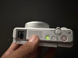ZV-1F Vlogging Camera White — 20mm f/2.0 Zeiss (2nd Unit)