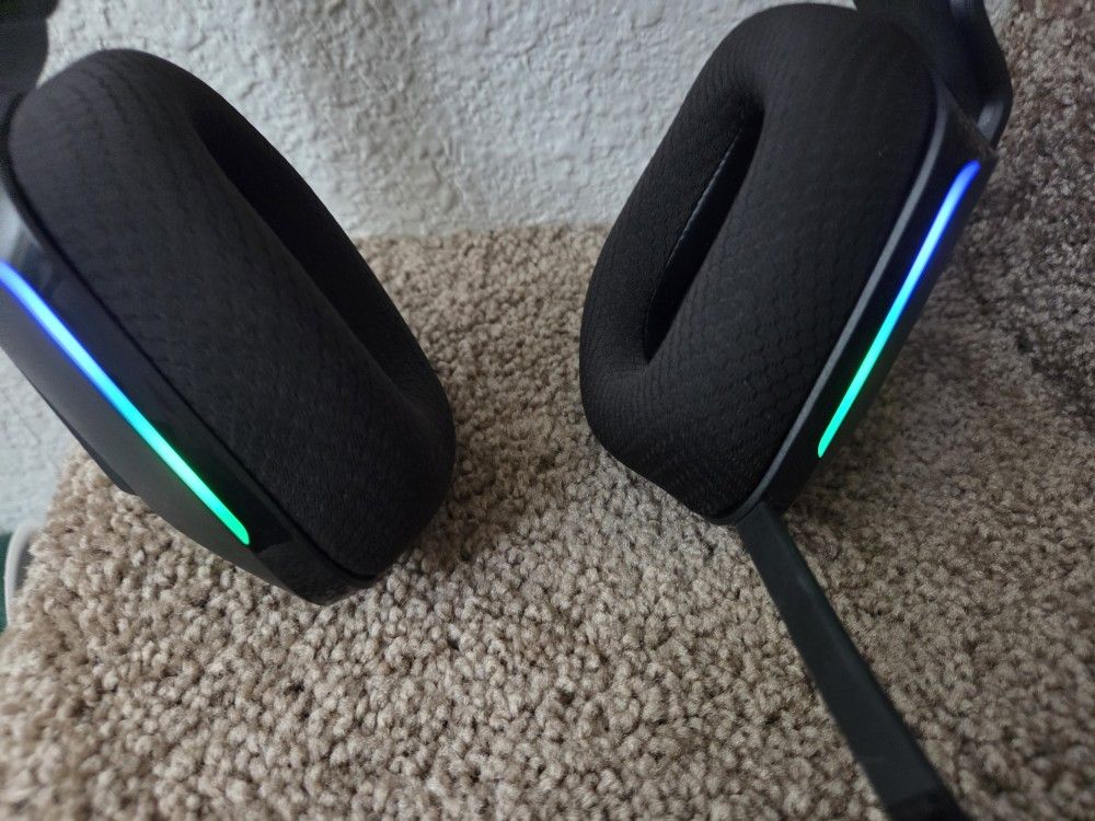 Logitech G33 Lightspeed Wireless Gaming Headset