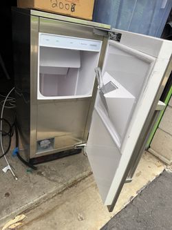 Sub zero ice maker