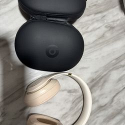 rose gold Beats Studio3 Wireless Headphones