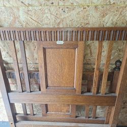 Twin Bed- Vintage- Wood, Mattress An Boxspring