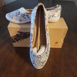 UIN WOMENS SHOES SIZE 8