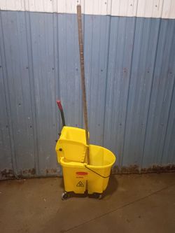 Rubbermaid Wave Brake commercial grade mop and bucket