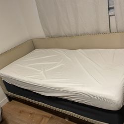 Nail Head Trim West Elm Daybed - TWIN 