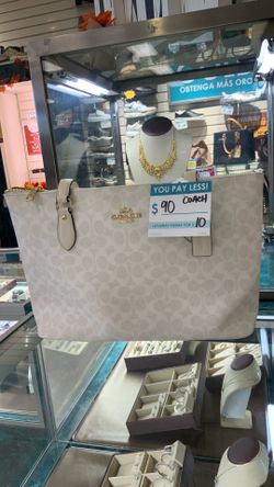 Designer bags under 200 dollars!!! Don’t miss out on these amazing deals!!
