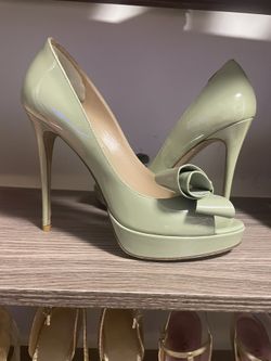 PRICED TO SELL Valentino bow Pumps avocado Green Size 7