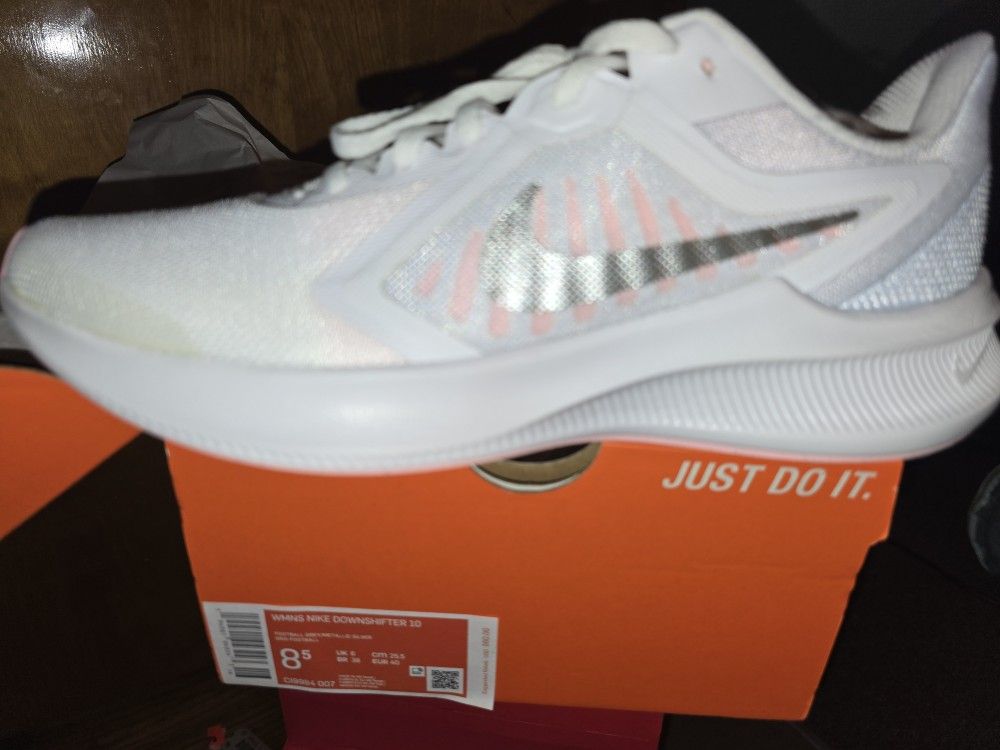 Womens nike shoes see details below NEW FIRM$$ Clean smoke free home Parma
