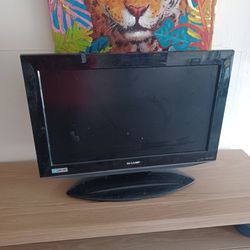 Tvs 20" Hitachi And 27 "Sharp 