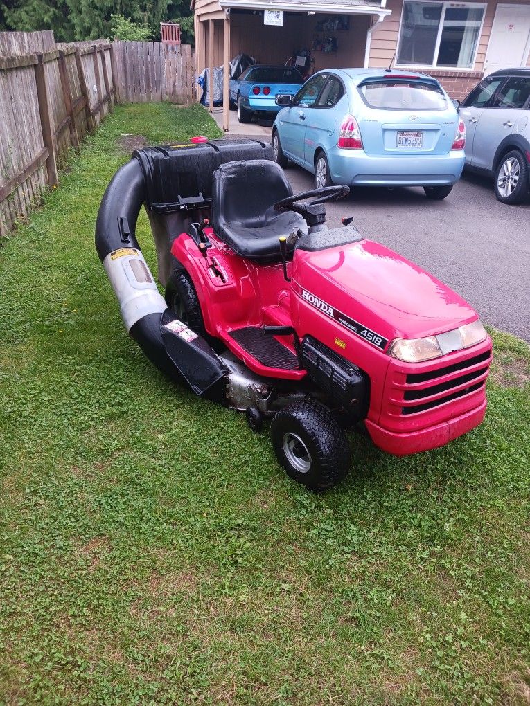 Honda Commercial Riding Mower 4518 Water Cooled Engine Hydrostatic Drive Fresh Oil Change Well Taken Care Of Always Garage With Beggar
