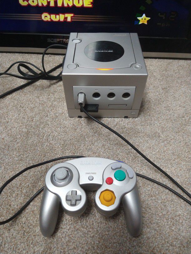 Platinum Nintendo Gamecube With Matching Controller