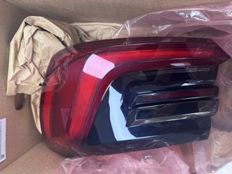New 2021 BMW 740I Right Tail Light 