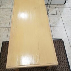  Table ...( Coffee / Crafts Table ? ).