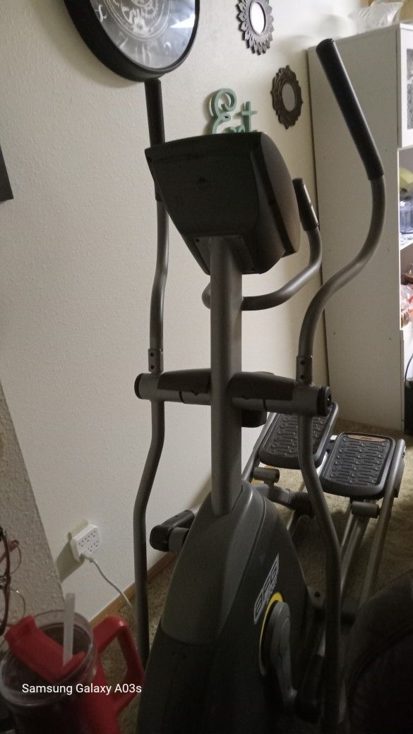 AFG SPORT ELLIPTICAL MACHINE
