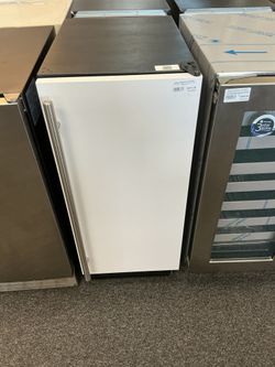 U-Line UHCR115-WS01B Freestanding Ice Maker