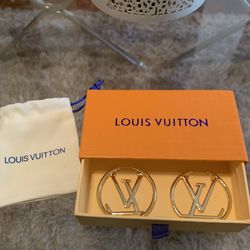 Louise Hoop Earrings LV Louis Vuitton Hoops for Sale in Los Angeles, CA -  OfferUp