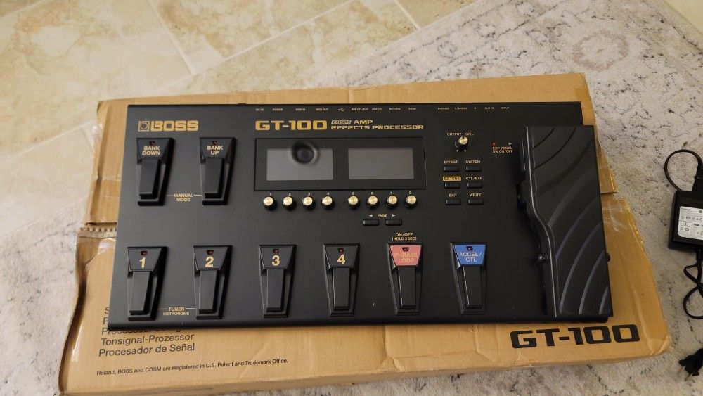 Boss GT-100 Multi-Effects Processor Pedal Guitar Board 