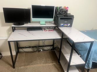 URGENT SALE! Desk – moving out of state in one week
