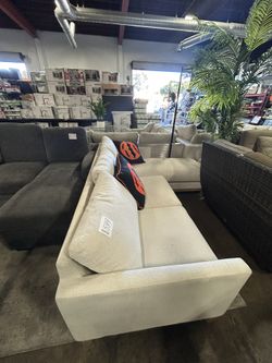 Fabric Sectional In Ivory 