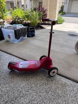 Radio Flyer Lean ’N Glide Kids Scooter - Red