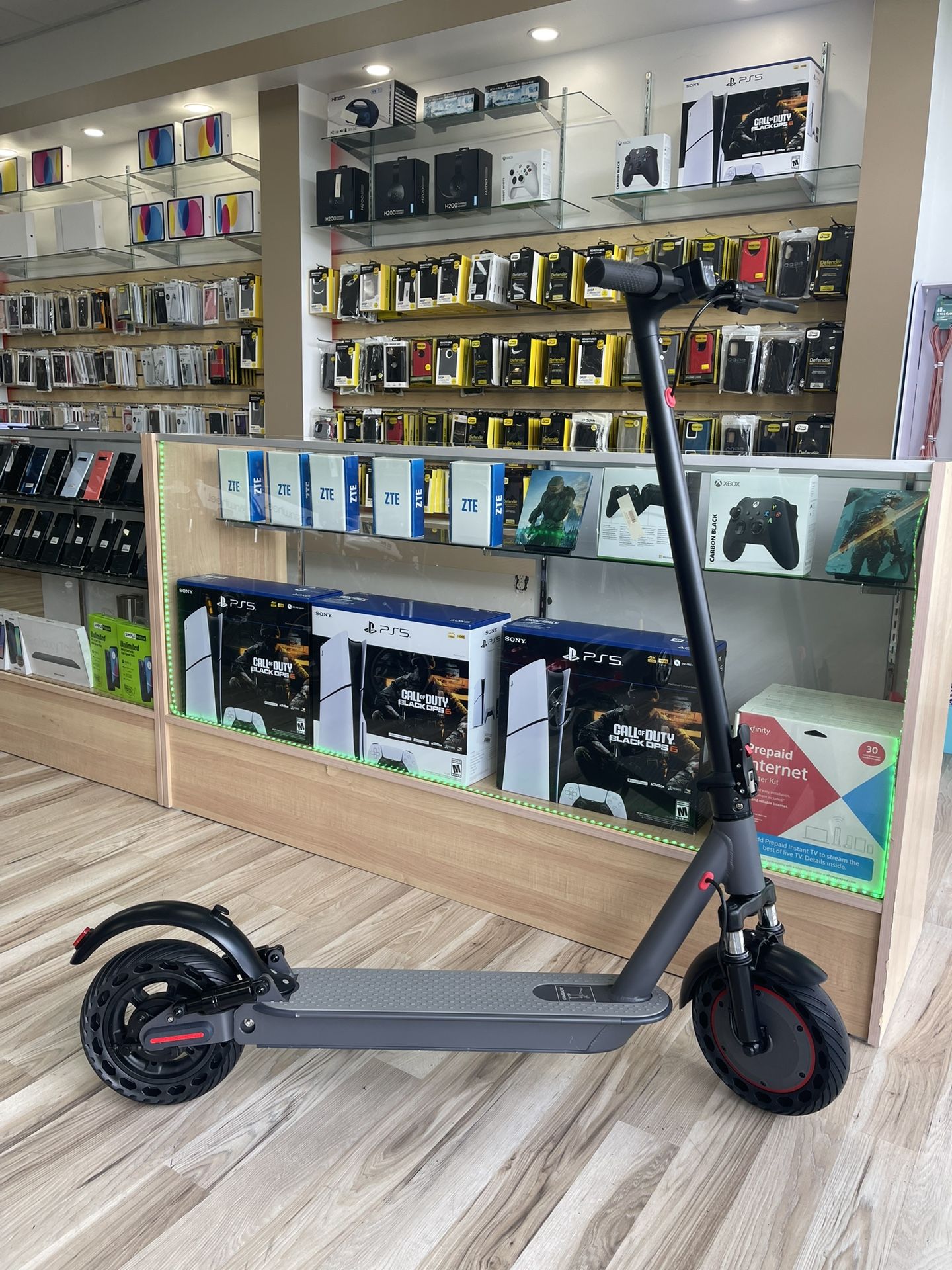 Aovopro E-scooter Electric Scooter Foldable Can Go Up To 20MPH! Shop Without Using Credit! $0 To $100 Down To Take It Today!