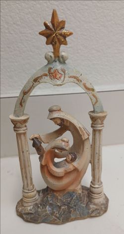 Resin Nativity Figurine Jesus Joseph Mary *5.00* 5.75" Tall