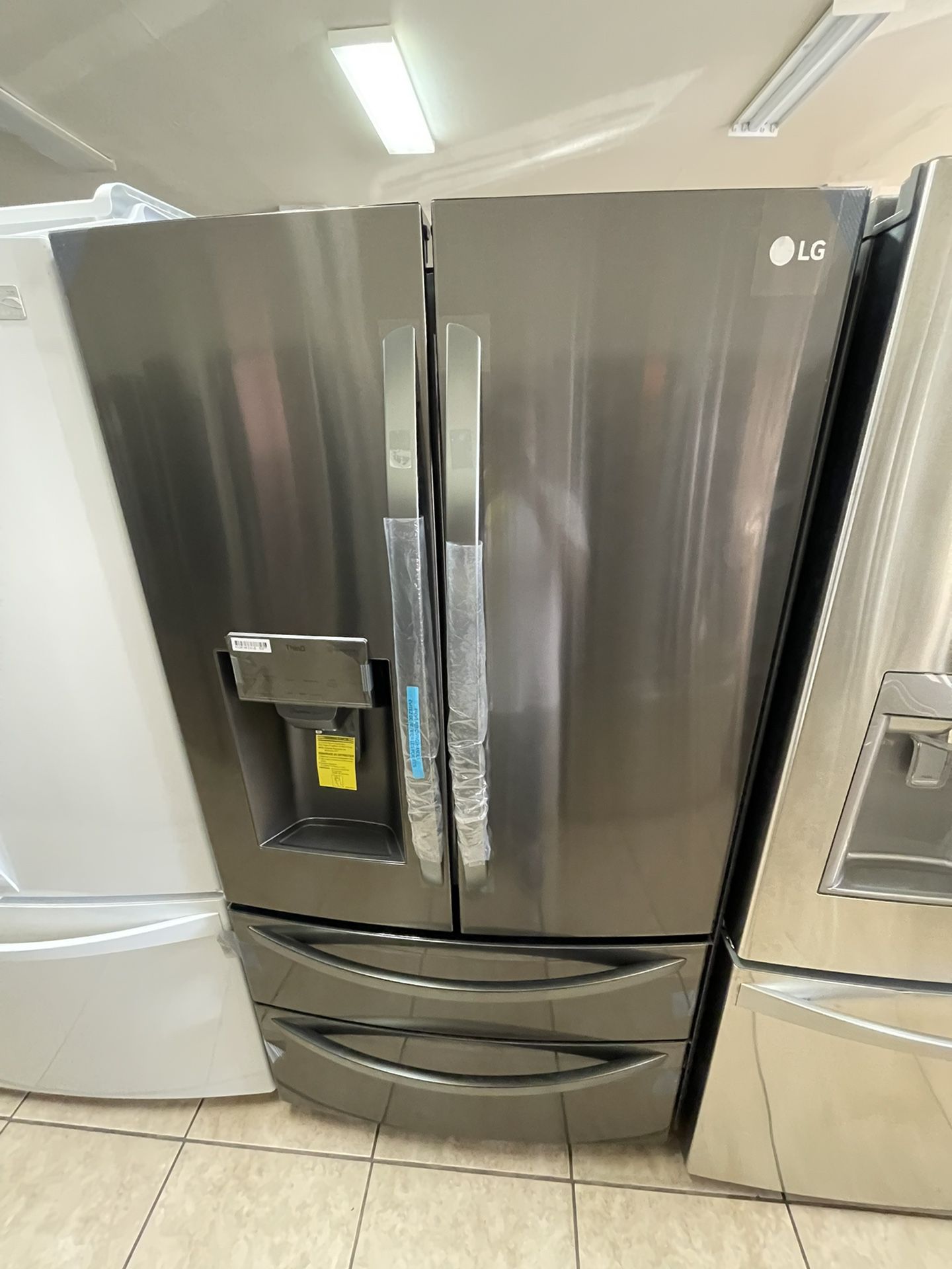 Brand New  Lg French Door Refrigerator In Perfect Working And Looking Condition 