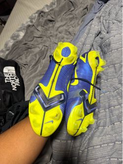 Elite soccer cleats