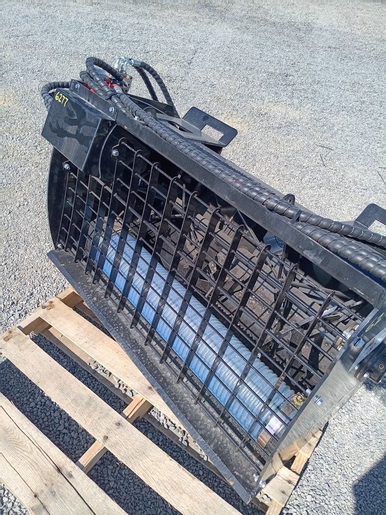 Skid Steer Hydraulic Mixing Bucket Attachment. NEW!