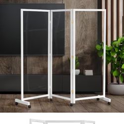 RED LANTERN 5.75 FT TALL CLEAR PLASTIC PARTITION ON WHEELS WHITE