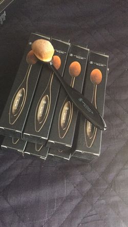 Face makeup brushes